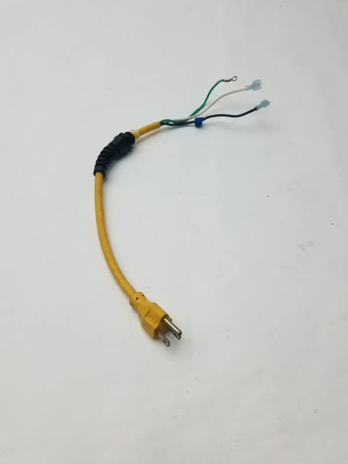 130201 120V CORD GRIP 16/3 28’’ YEL TENNANT V-WD-15 V-WVD-57 WET/DRY VAC - Power Cord Assembly