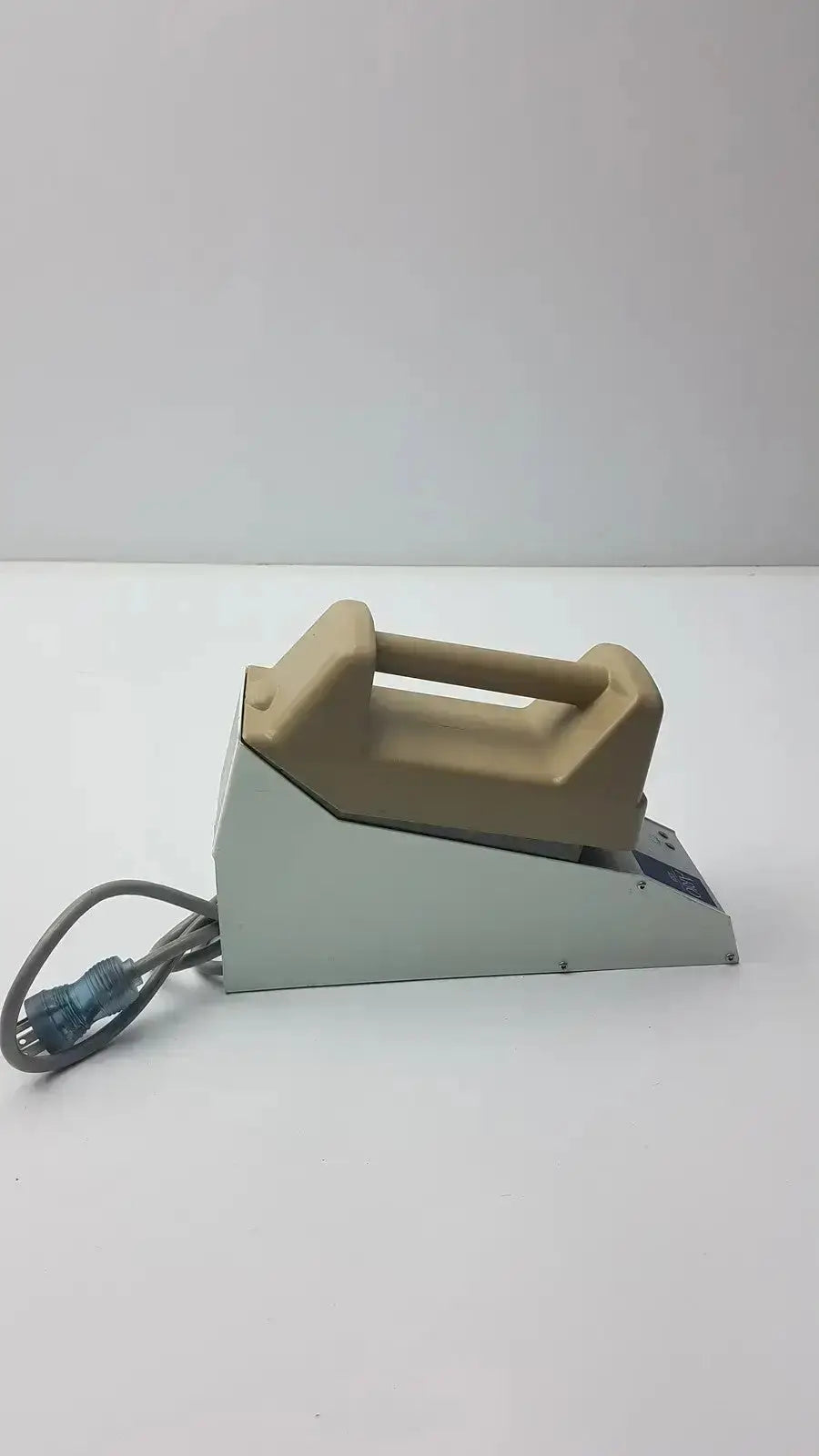 Beige plastic-handled electric iron with gray base and power cord compatible with arjo type nda4000-us charger 100-240v input 24v