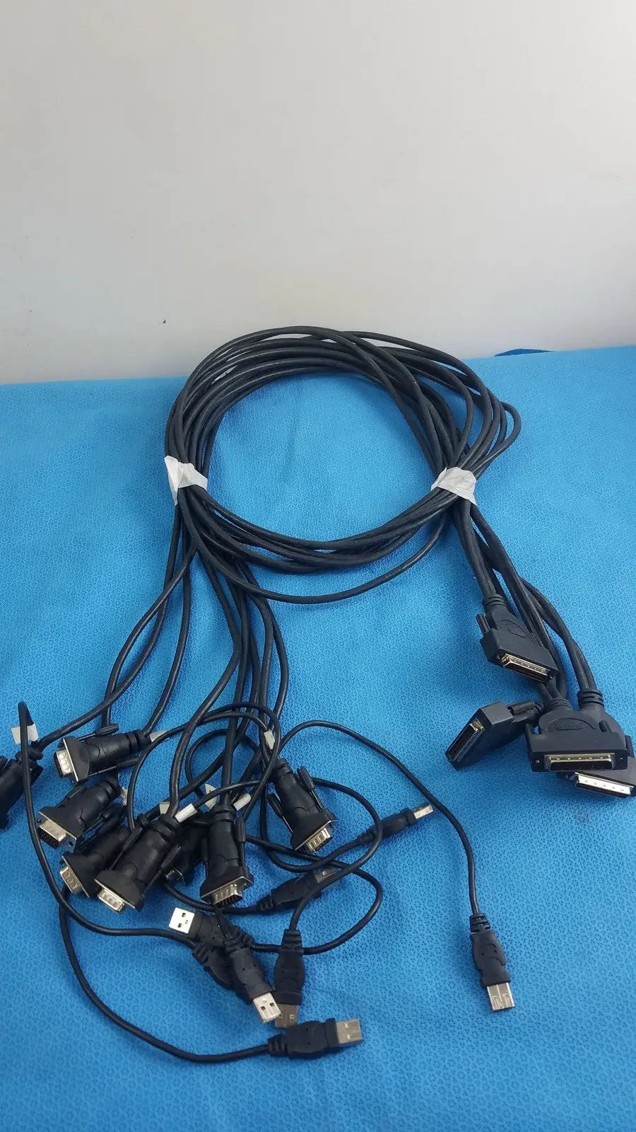 Belkin F1D9401-06 OmniView Dual-Port PS/2 VGA USB KVM Cables