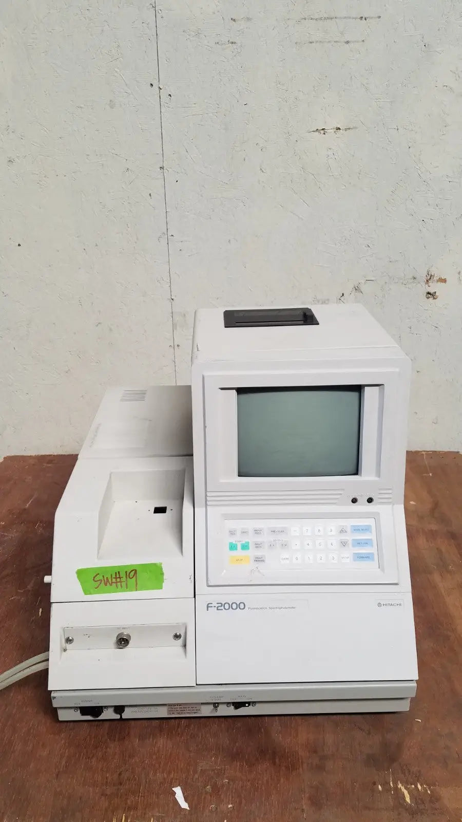 Hitachi F-2000 Fluorescence Spectrophotometer | 10/5 nm Bandpass | Model F-2000