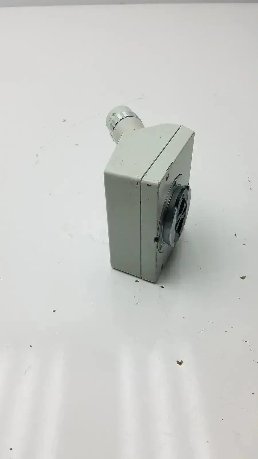 Gray rectangular microscope binocular head p16x with silver lens mount and black circular port on the back side