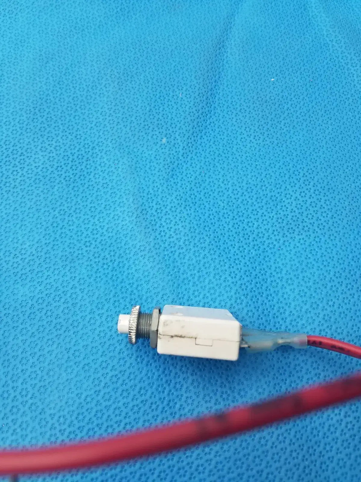 Thermal Circuit Breaker Push Button Reset 20A 250VAC 50VDC Ignition