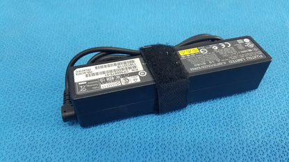Fujitsu AC Adapter Power Supply 19V 3.16A - CP500575-01 FMV-AC327A