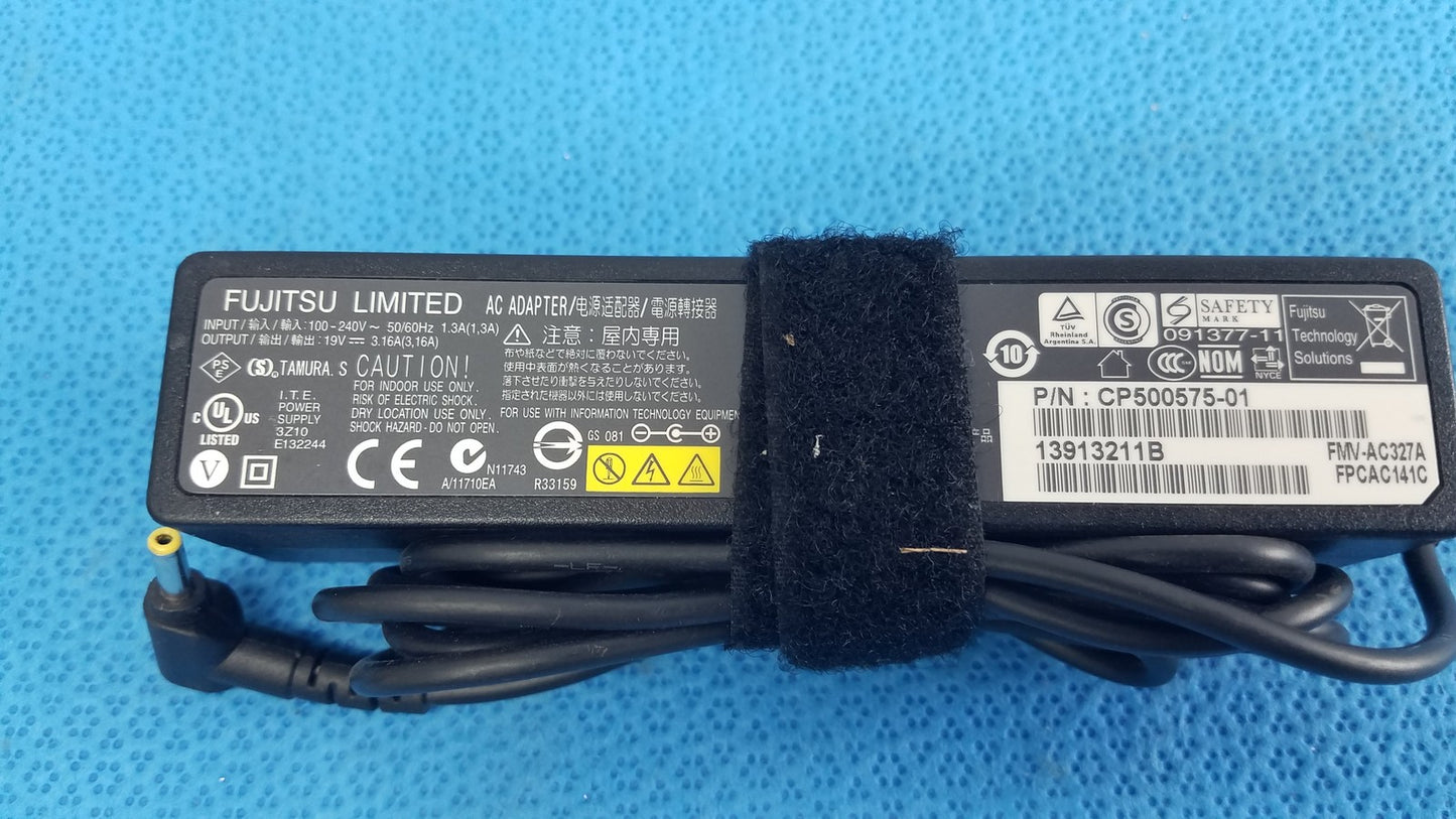 Fujitsu AC Adapter Power Supply 19V 3.16A - CP500575-01 FMV-AC327A