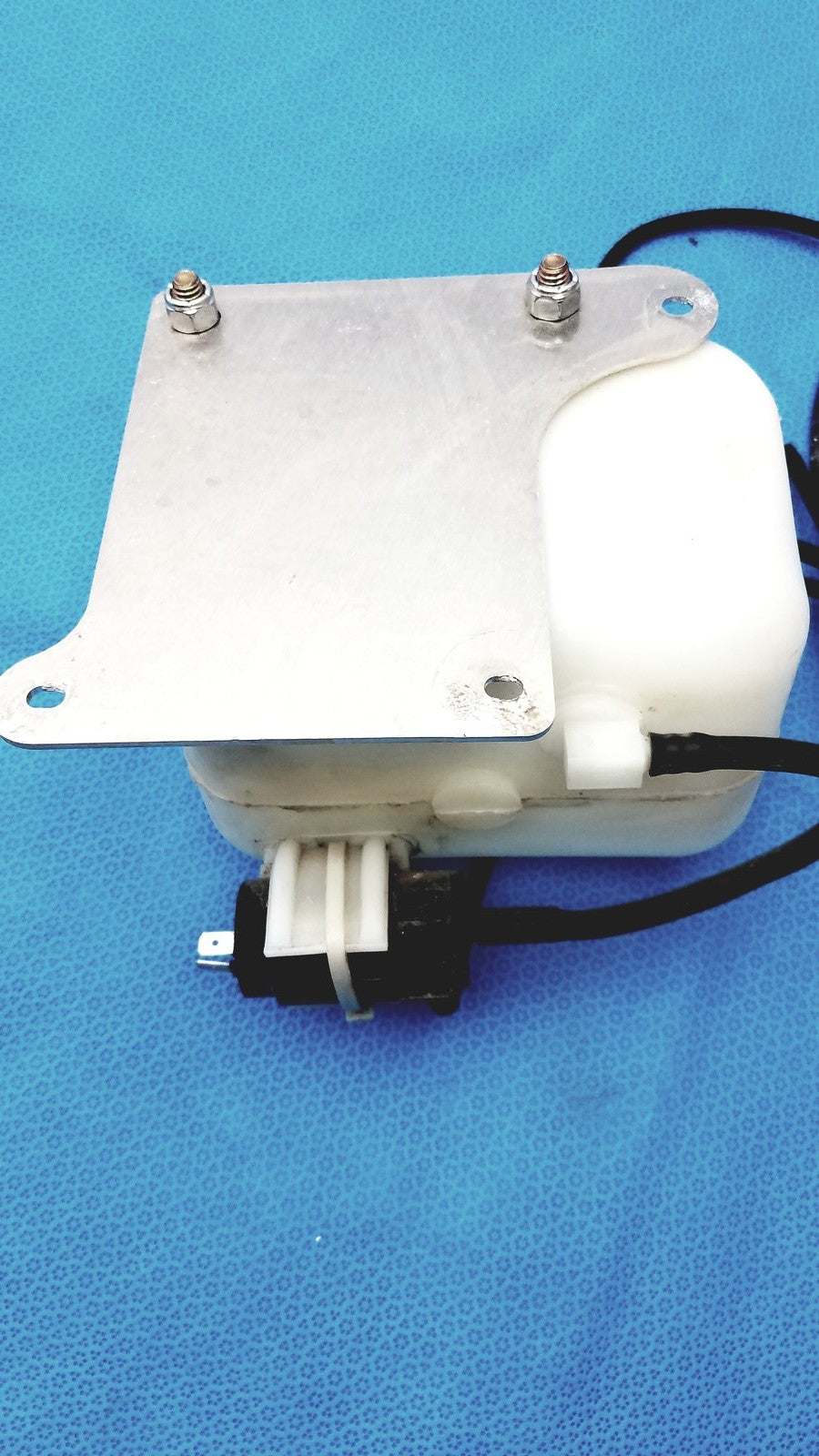 Windshield Washer Fluid Reservoir Tank with Cap for Vehicle