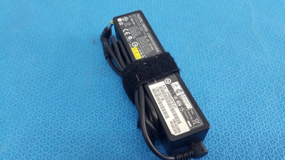Fujitsu AC Adapter Power Supply 19V 3.16A - CP500575-01 FMV-AC327A