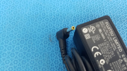 Fujitsu AC Adapter Power Supply 19V 3.16A - CP500575-01 FMV-AC327A