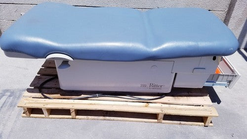 Midmark Ritter 222-016 Barrier Free Power Examination Chair With Foot Switch