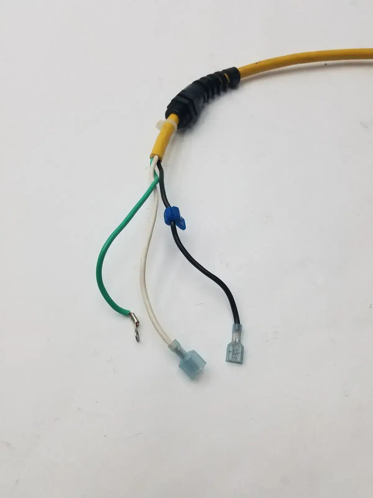 130201 120V CORD GRIP 16/3 28’’ YEL TENNANT V-WD-15 V-WVD-57 WET/DRY VAC - Power Cord Assembly