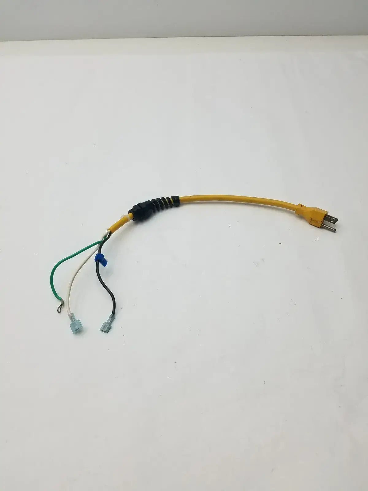130201 120V CORD GRIP 16/3 28’’ YEL TENNANT V-WD-15 V-WVD-57 WET/DRY VAC - Power Cord Assembly