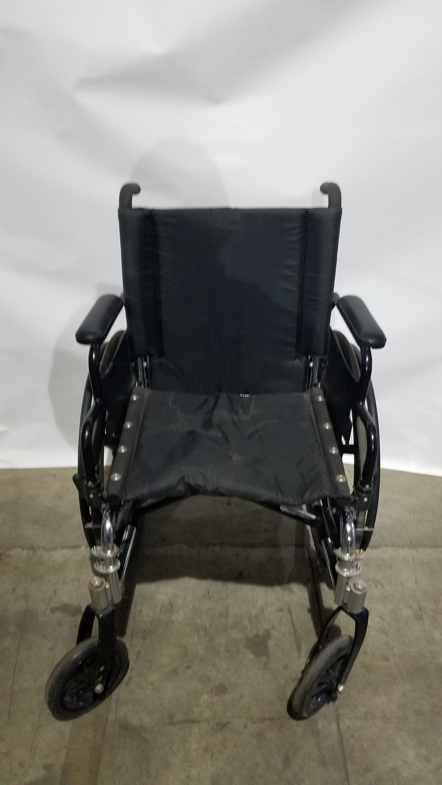 Invacare 9000 XT Manual Wheelchair Folding Heavy Duty Mobility Medical Chair