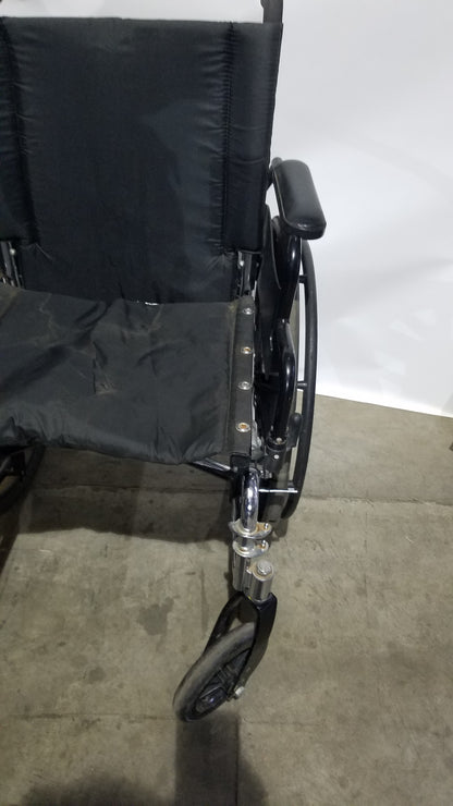 Invacare 9000 XT Manual Wheelchair Folding Heavy Duty Mobility Medical Chair