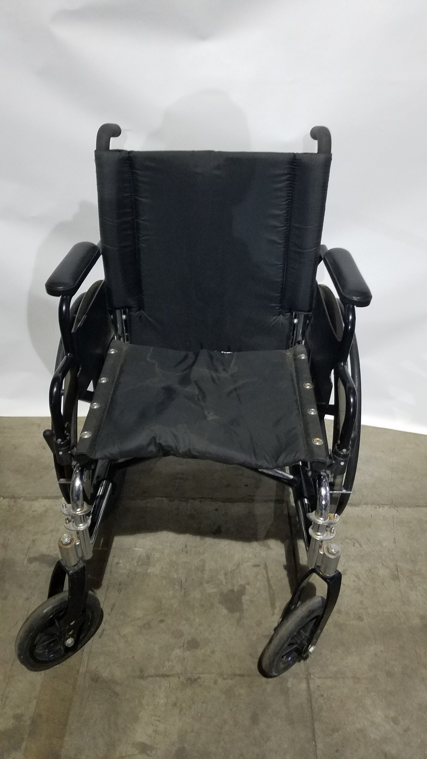 Invacare 9000 XT Manual Wheelchair Folding Heavy Duty Mobility Medical Chair