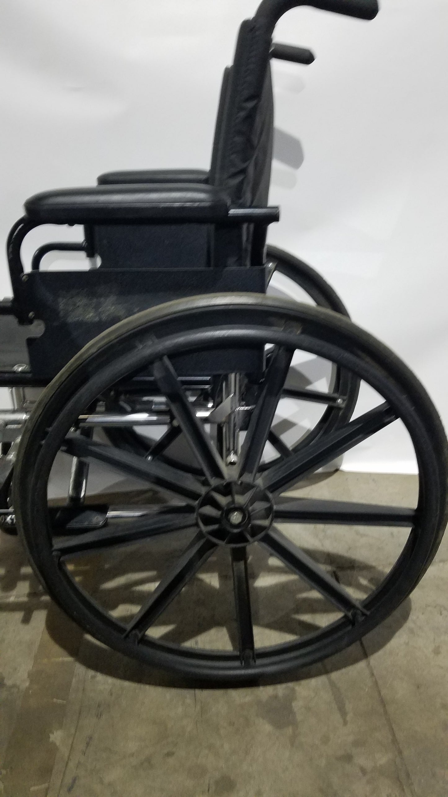 Invacare 9000 XT Manual Wheelchair Folding Heavy Duty Mobility Medical Chair