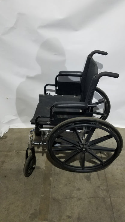 Invacare 9000 XT Manual Wheelchair Folding Heavy Duty Mobility Medical Chair