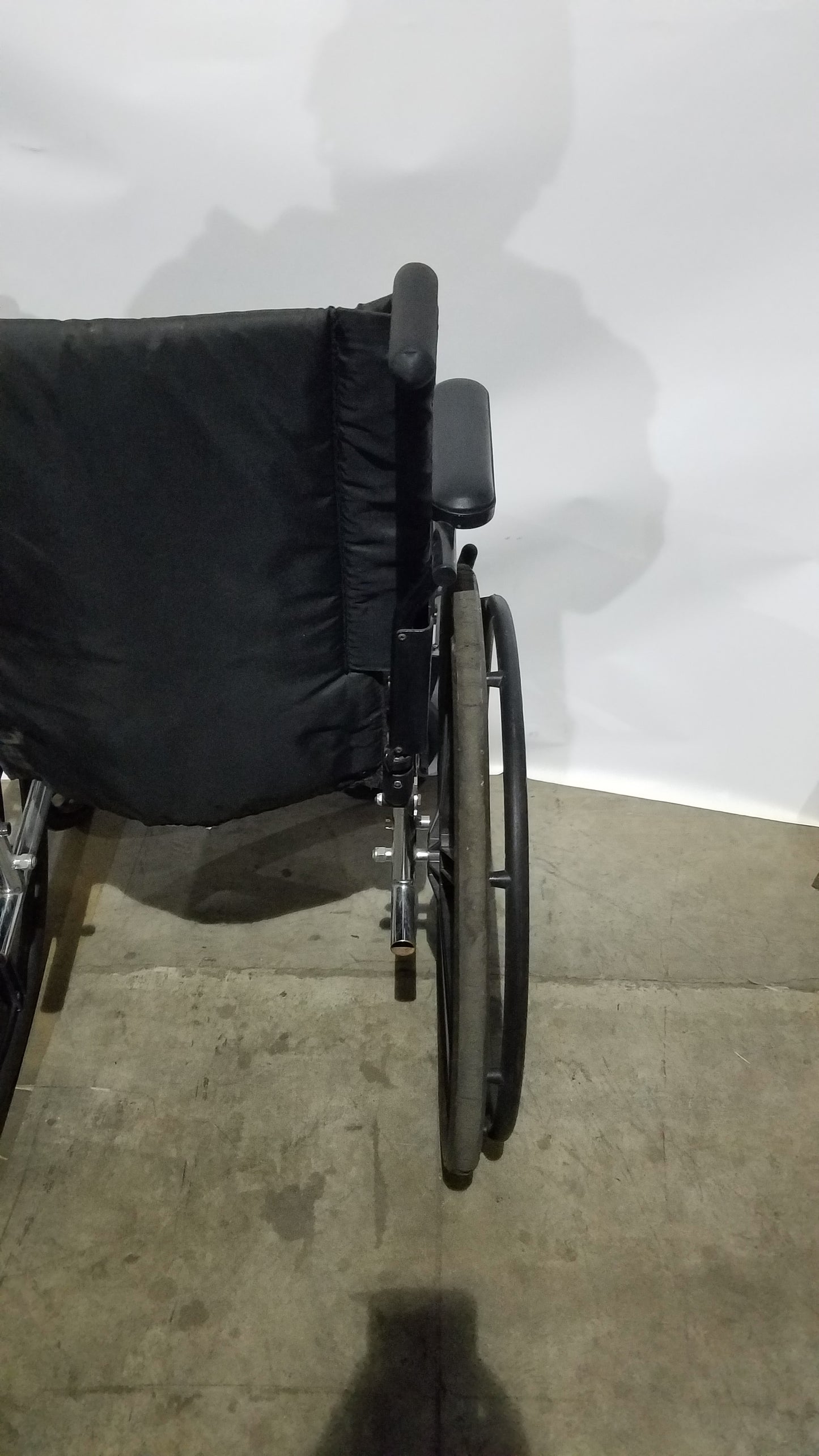 Invacare 9000 XT Manual Wheelchair Folding Heavy Duty Mobility Medical Chair