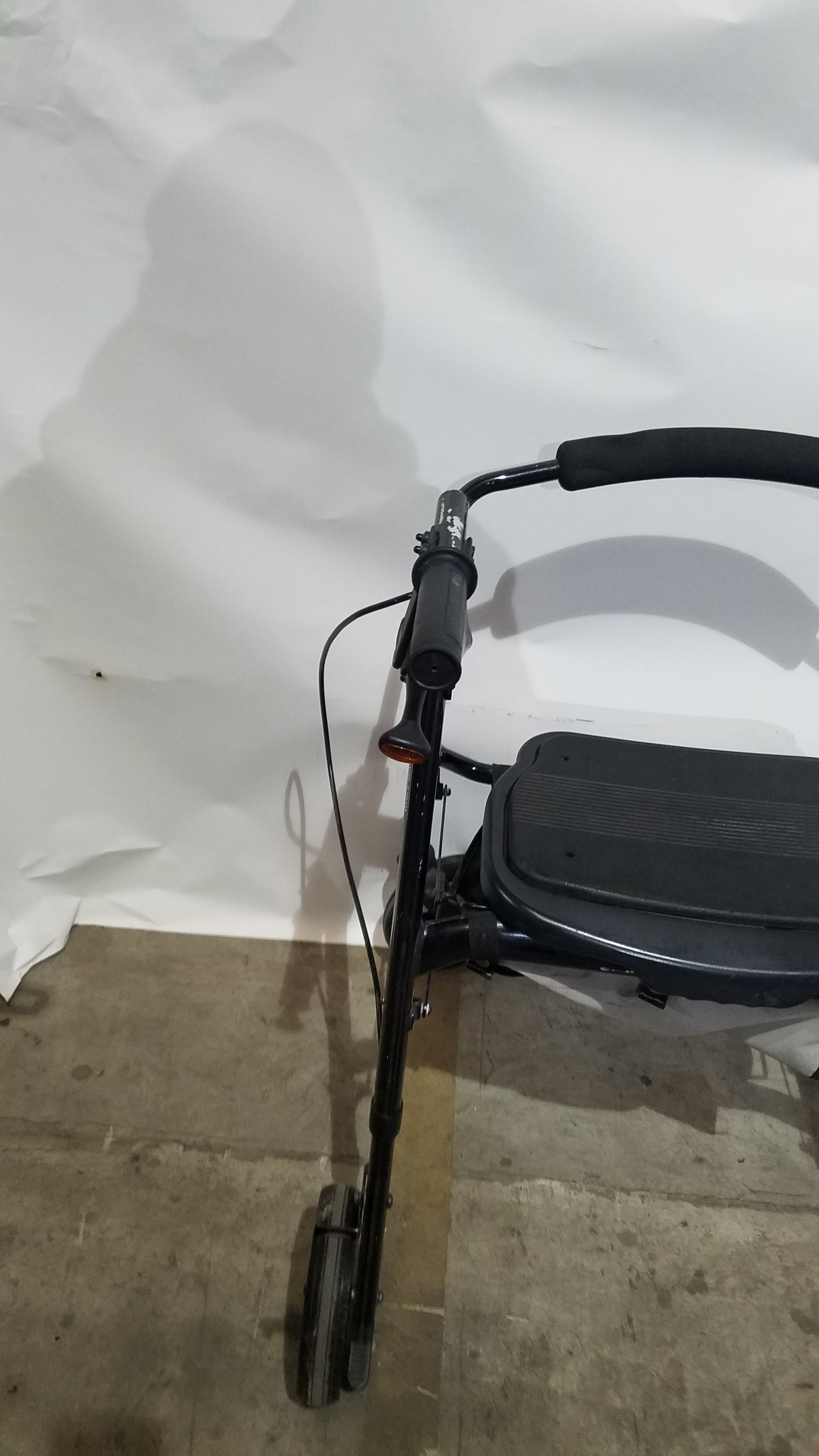 Heavy Duty Rollator Walker with Seat, 4-Wheels