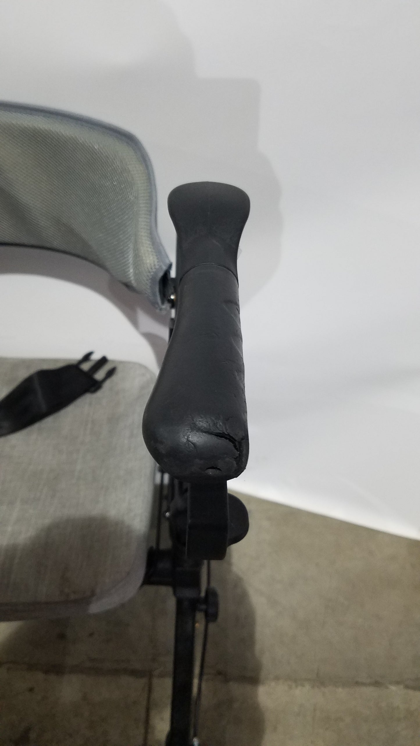 ELENKER 2-in-1 Folding Rollator Walker & Transport Chair - SILVER Mobility Seat