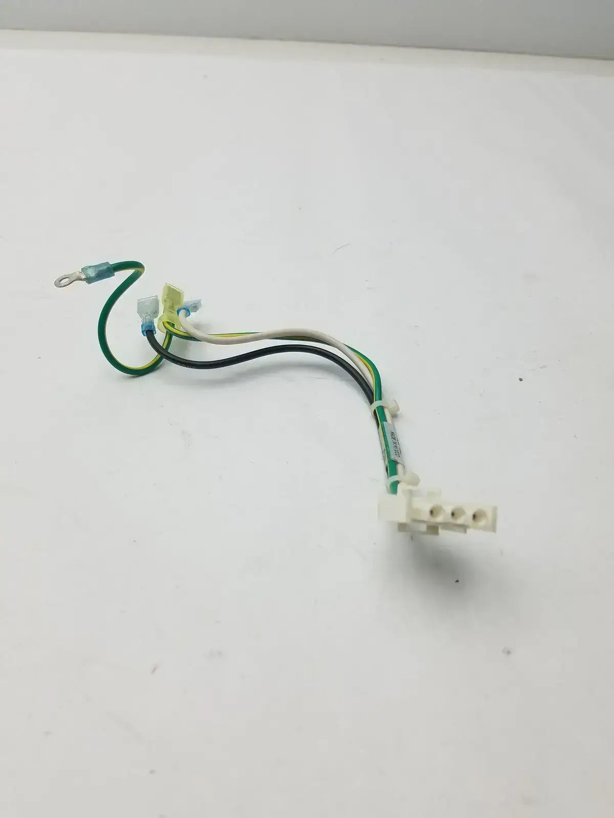 3 Pin Female Connector to 4 Wire Cable 453561174581 Rev B