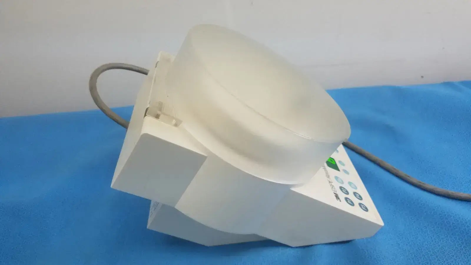 3M ESPE ROTOMIX Capsule Mixing unit 120V / 60 Hz D-82229 Ser. No 960401010284 - Unit