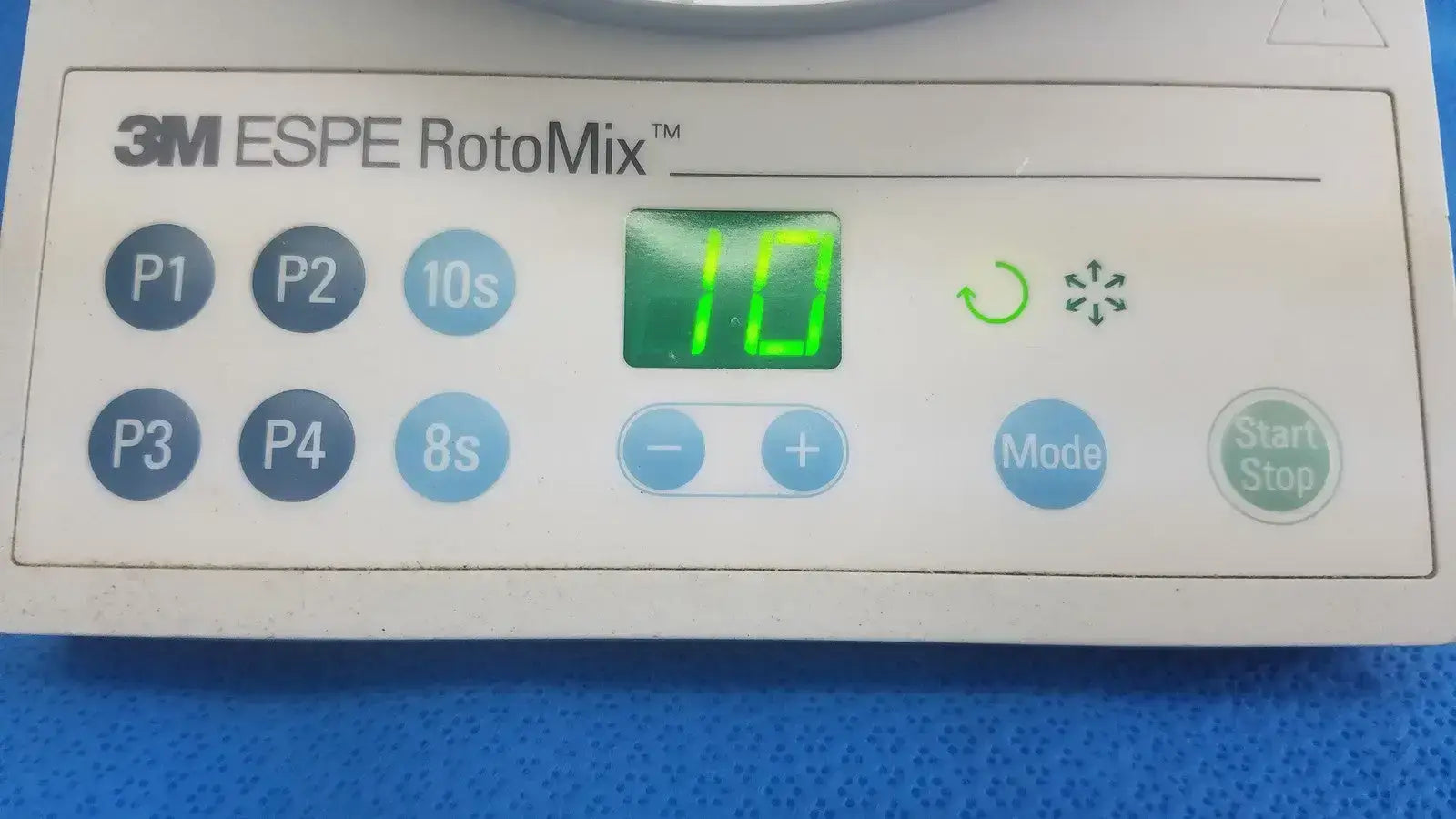 3M ESPE ROTOMIX Capsule Mixing unit 120V / 60 Hz D-82229 Ser. No 960401010284 - Unit