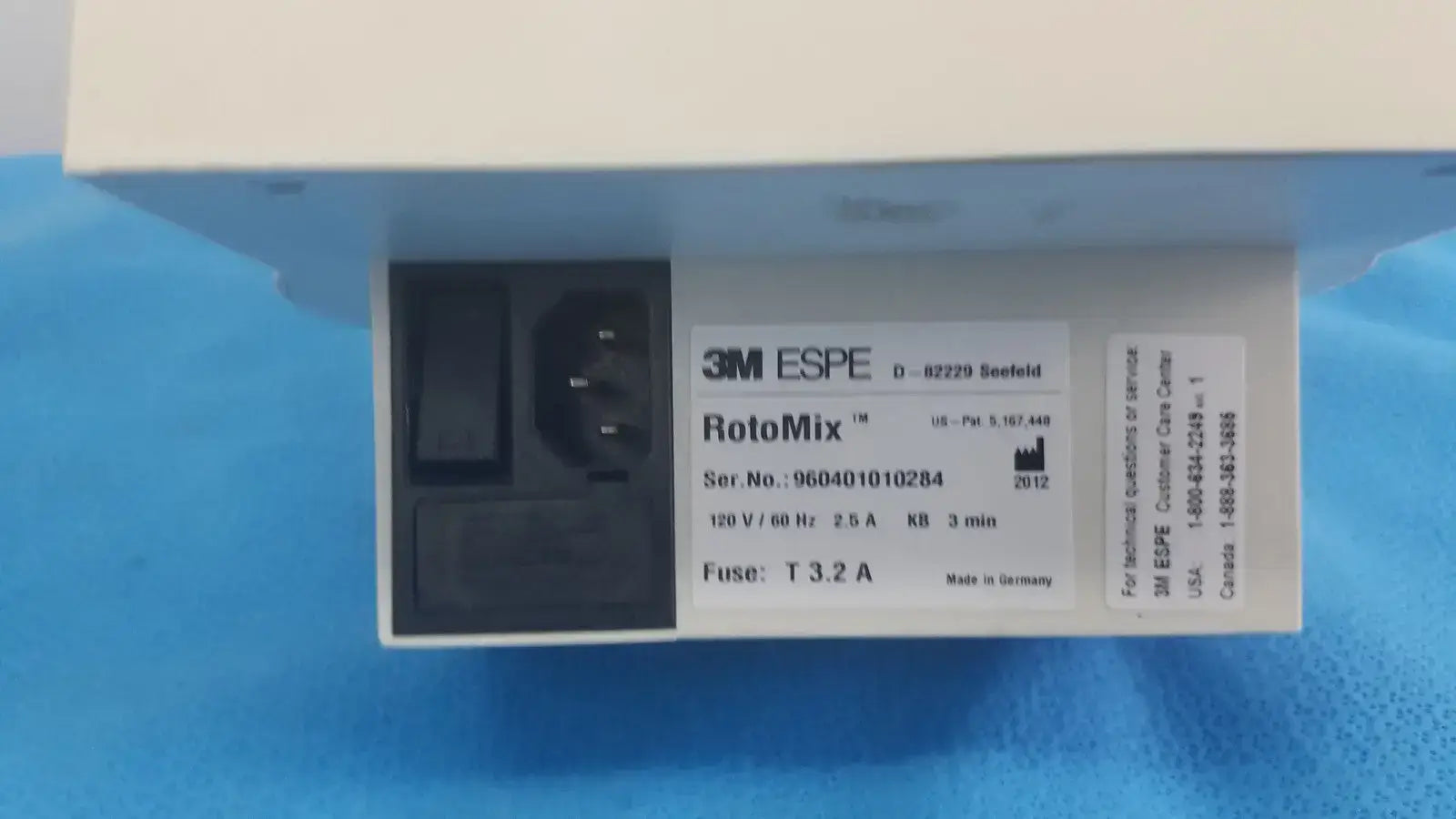 3M ESPE ROTOMIX Capsule Mixing unit 120V / 60 Hz D-82229 Ser. No 960401010284 - Unit