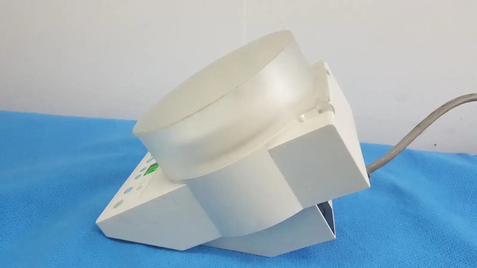 3M ESPE ROTOMIX Capsule Mixing unit 120V / 60 Hz D-82229 Ser. No 960401010284 - Unit