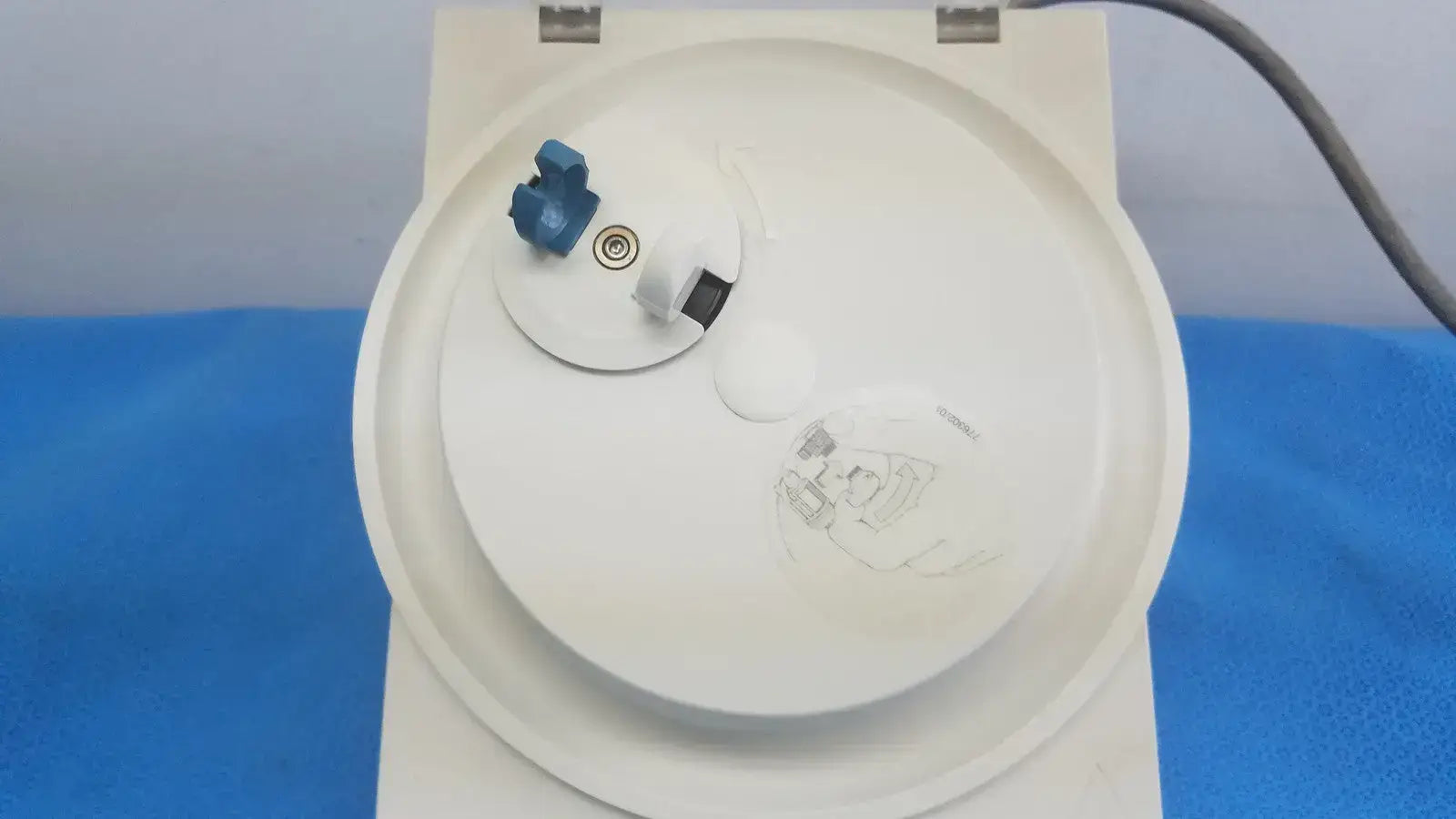 3M ESPE ROTOMIX Capsule Mixing unit 120V / 60 Hz D-82229 Ser. No 960401010284 - Unit