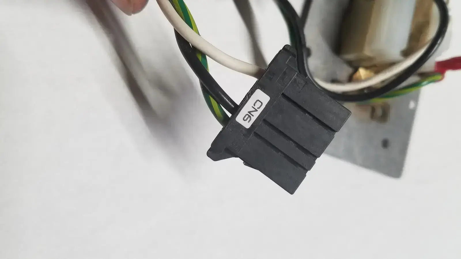 4 Female Electric Board Strip Line Output 400VA Max - Power