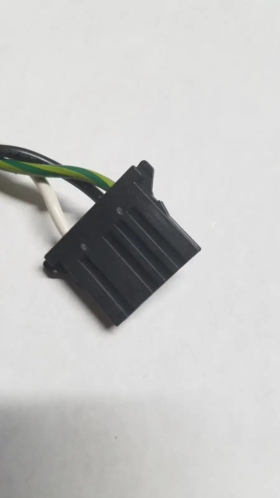 4 Female Electric Board Strip Line Output 400VA Max - Power