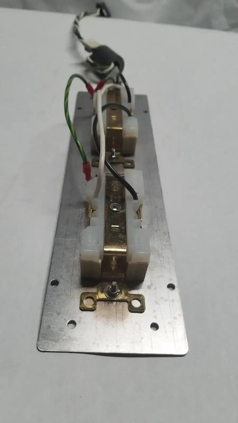 4 Female Electric Board Strip Line Output 400VA Max - Power
