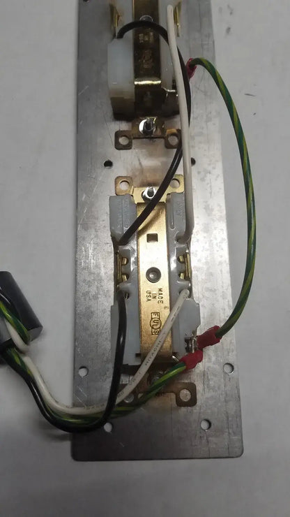 4 Female Electric Board Strip Line Output 400VA Max - Power