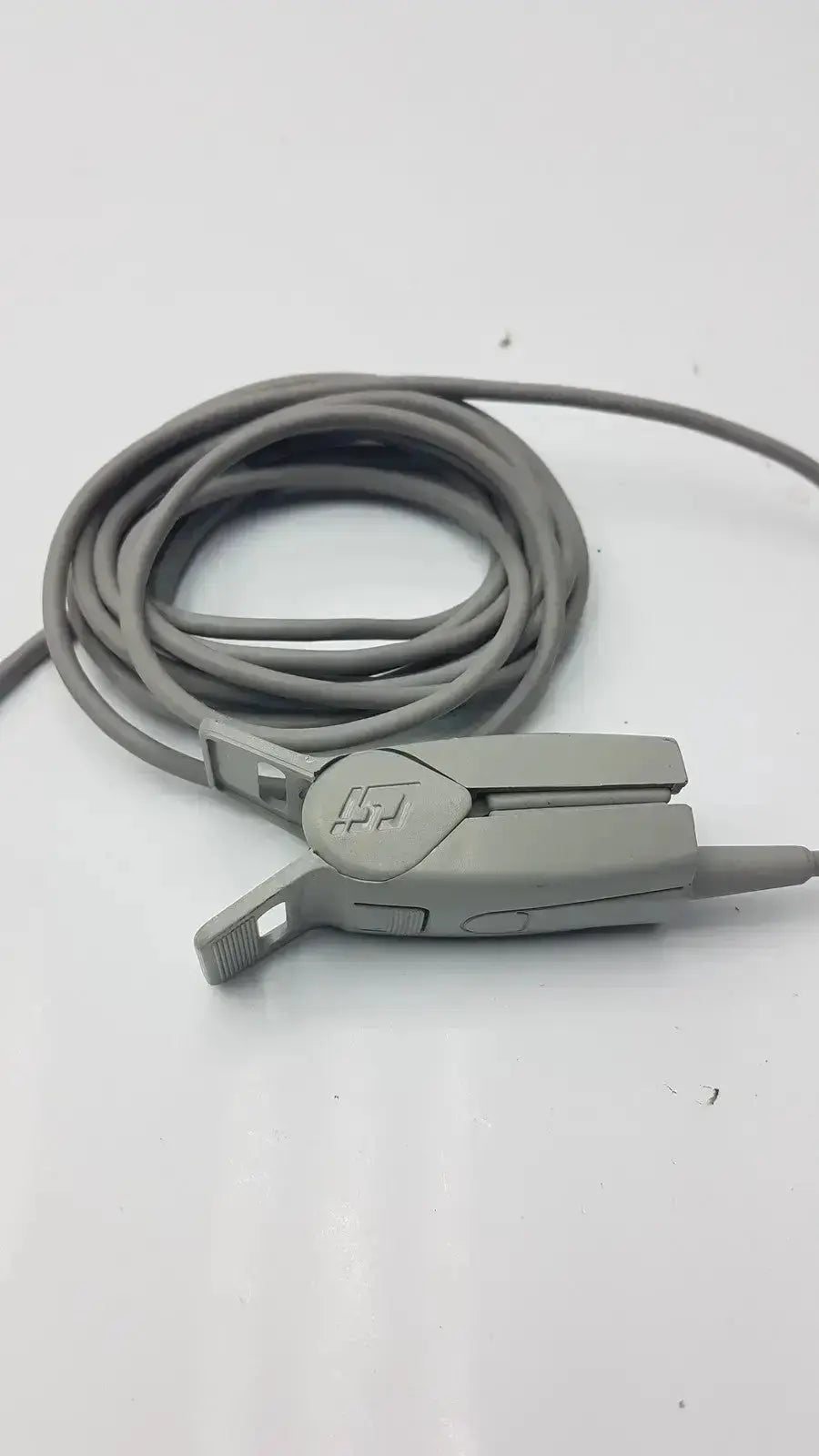 Gray 6-pin spo2 finger clip cable with adult finger clip and embossed logo on housing for medical use