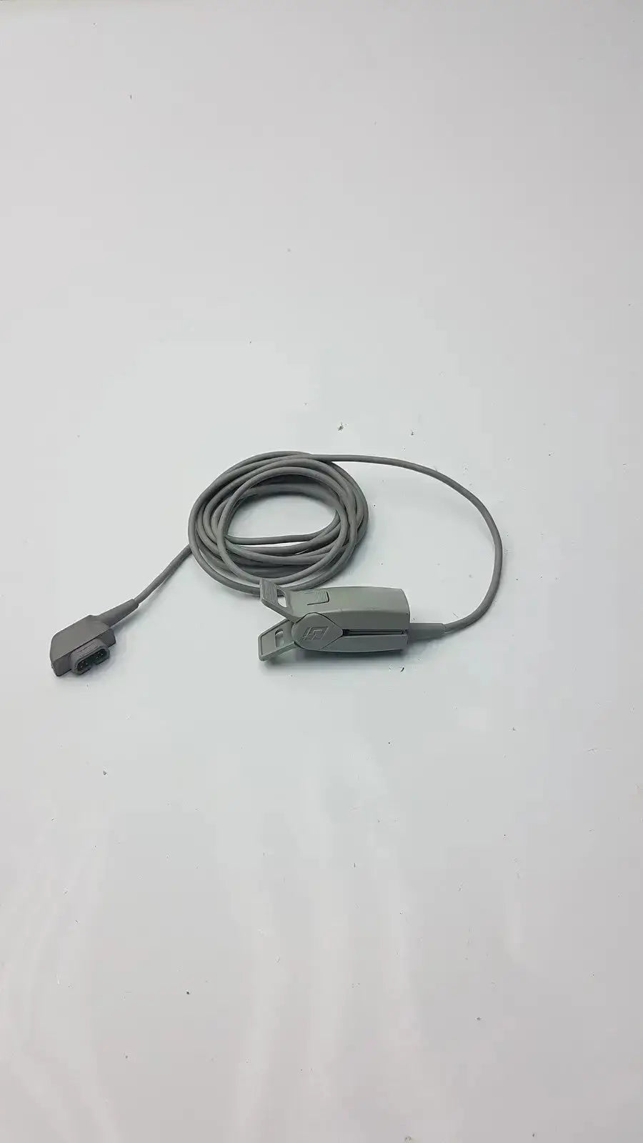 Gray 6-pin spo2 finger clip cable with adult finger clip and connector for medical pulse oximeter use