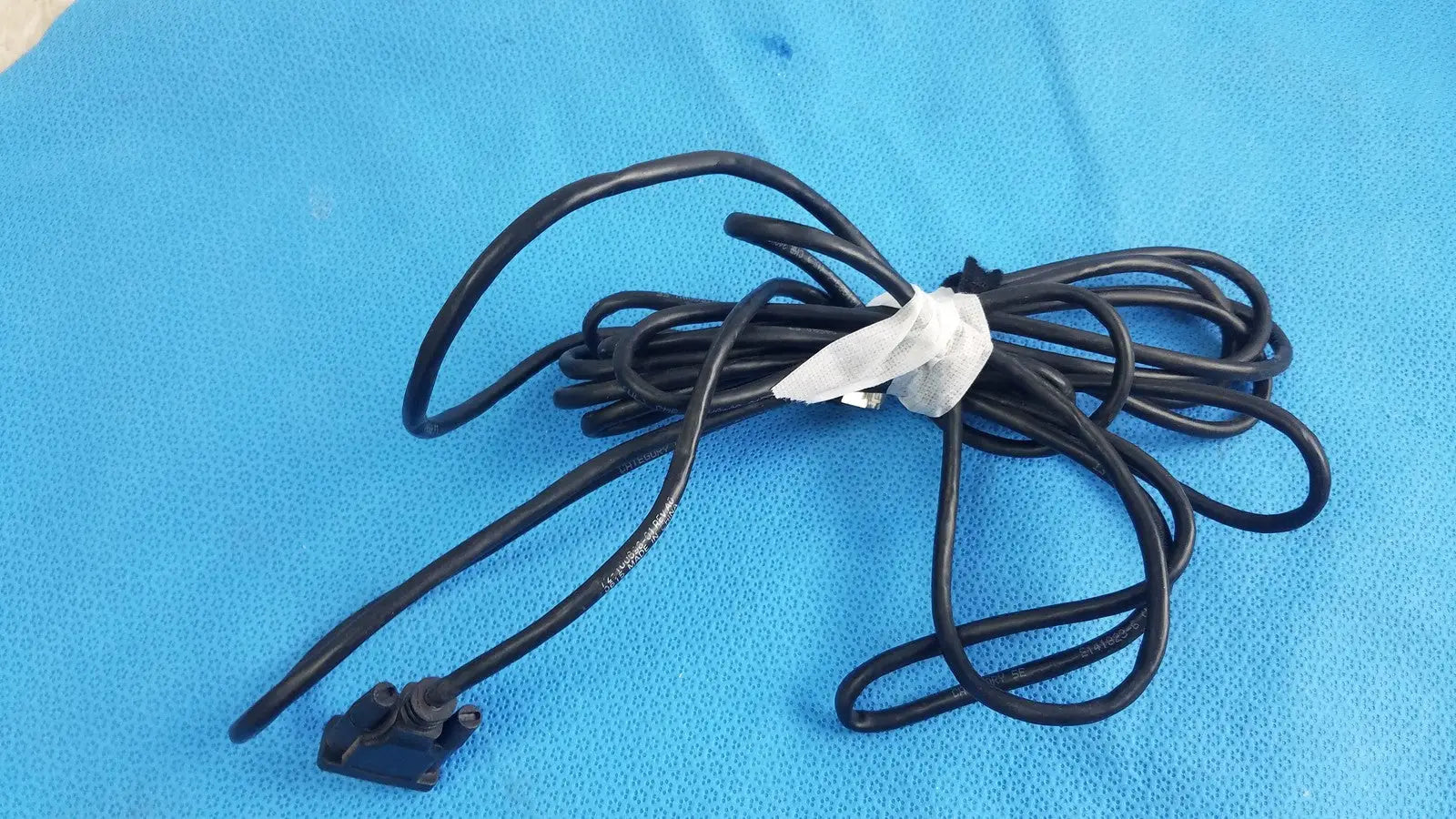 72-100696-01 Rev A0 DB9 Male to RJ45 Console Cable