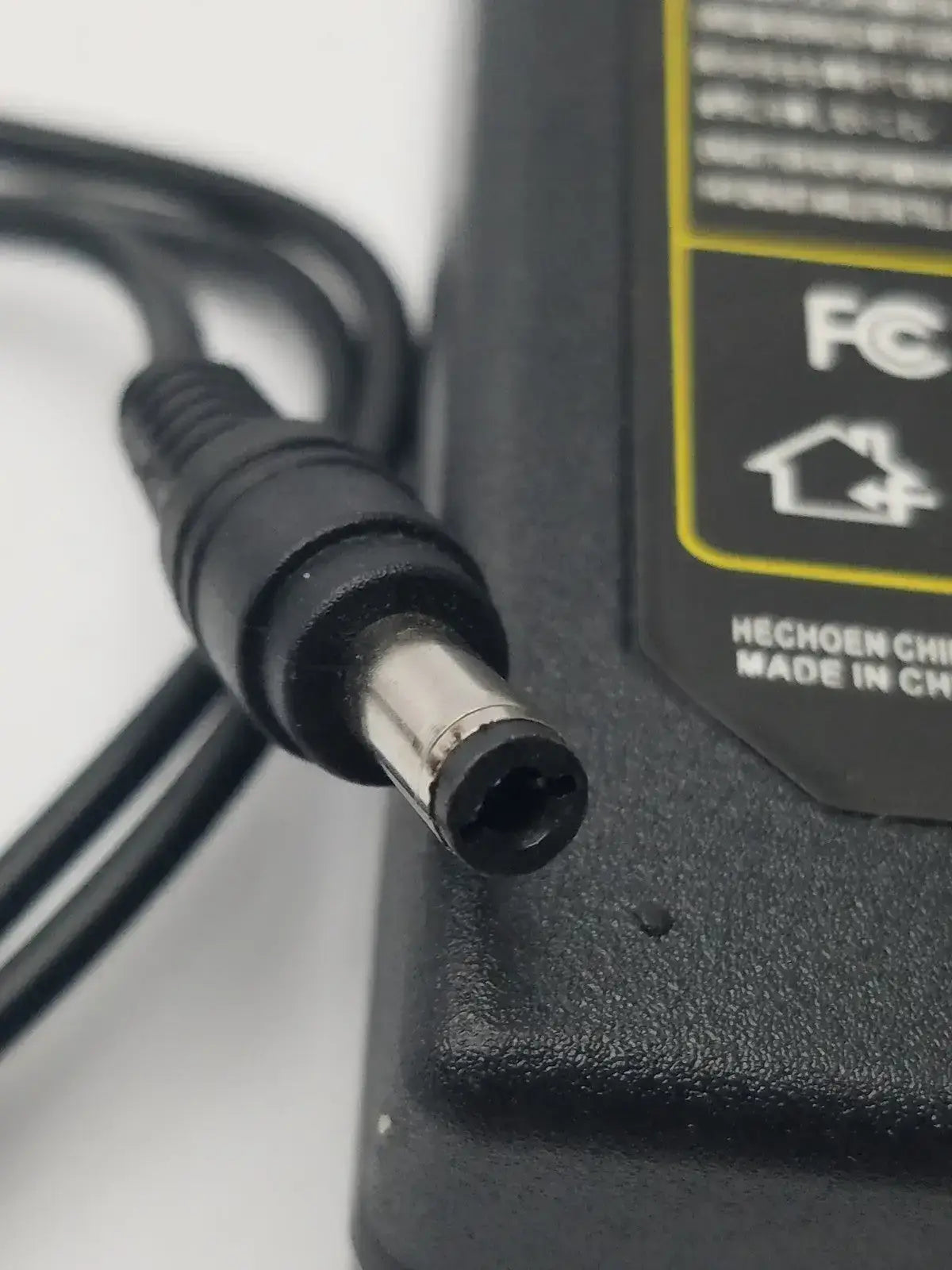 AC/DC Adapter Model:YU0510 (100-240V-50/60Hz 1.6A) - Power