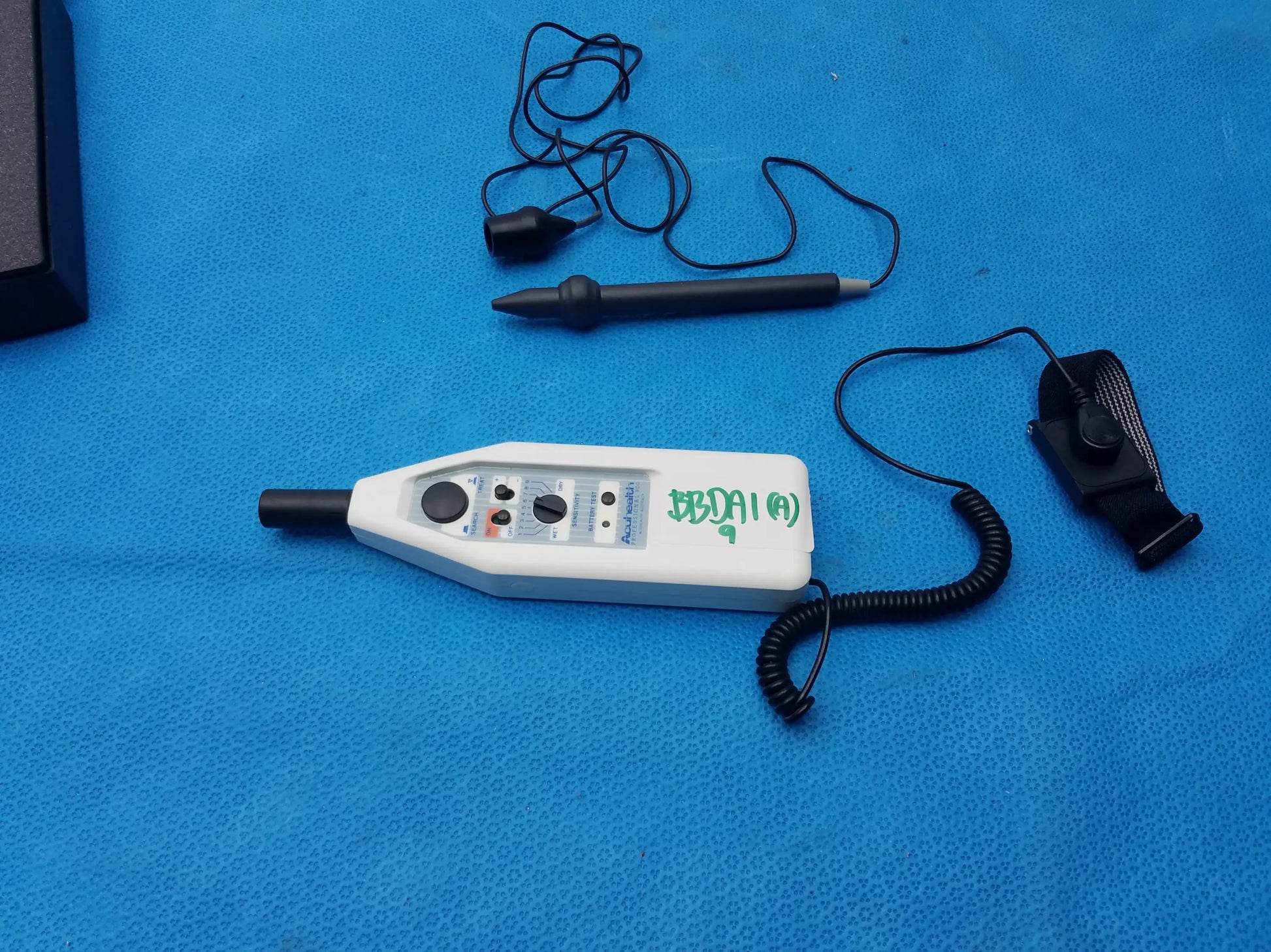 Acuhealth Pro 900 Nerve Stimulator Acupuncture Kit With Case