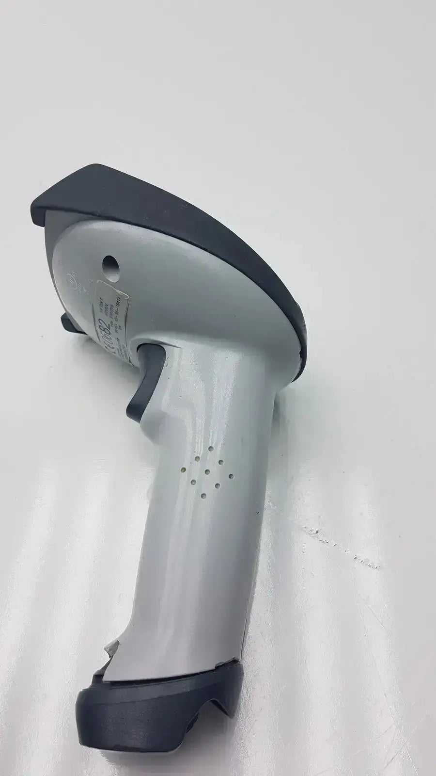 Gray and black adaptis handheld hd5mx2702 bluetooth bar code scanner with ergonomic grip design for efficient scanning