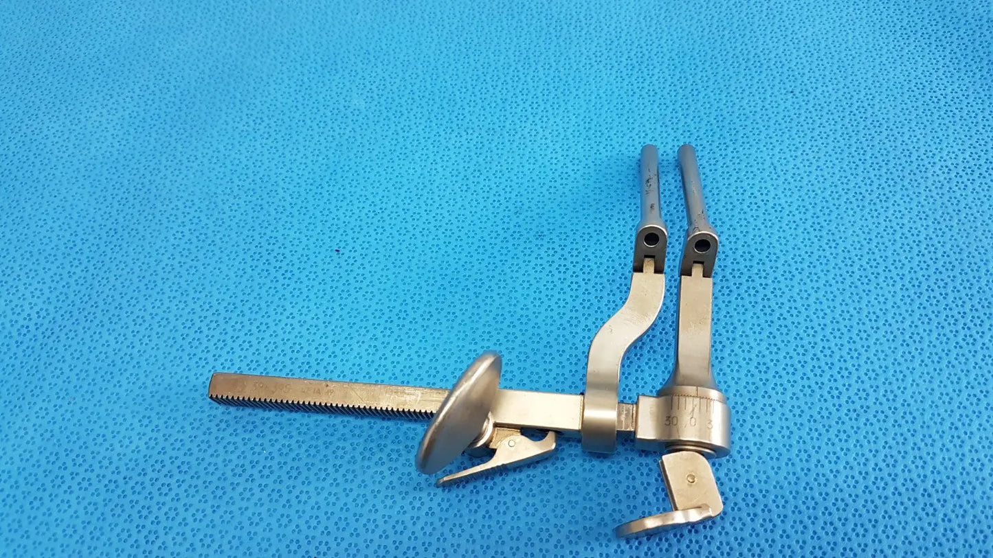 Adjustable Cervical Distractor Right with Ratchet – Surgical Spine Tool