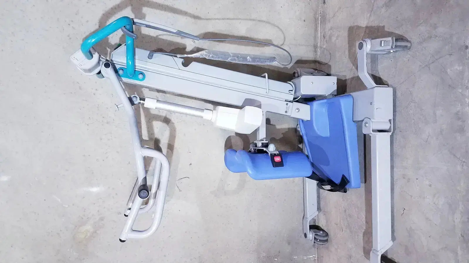 Blue and white arjo sara 3000 hospital mobile patient lift with adjustable armrests and wheels for standing raising assistance