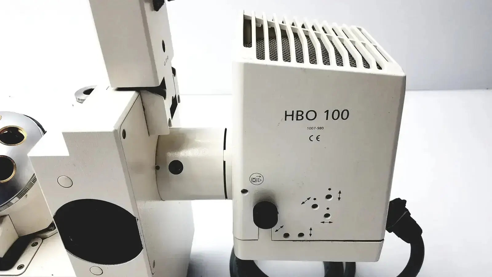 White hbo 100 industrial inverted phase contrast microscope with rectangular body and black control knobs model axiovert 35