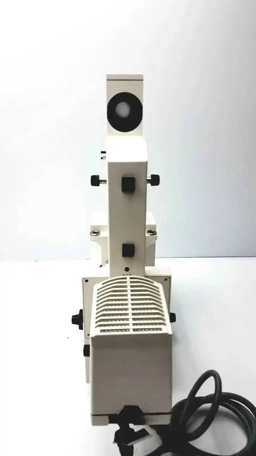 White metal Axiovert 35 inverted phase contrast microscope with black adjustment knobs and circular eyepiece for contrast microscopy