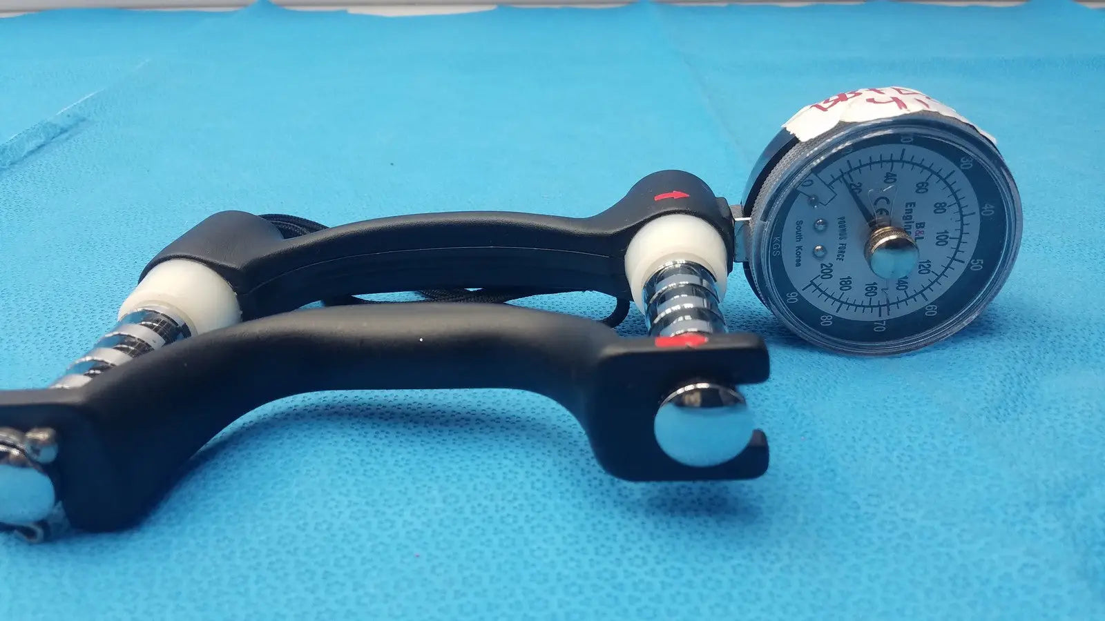 B&L Engineering Hand Dynamometer 200 lb/90 kgs Grip Strength