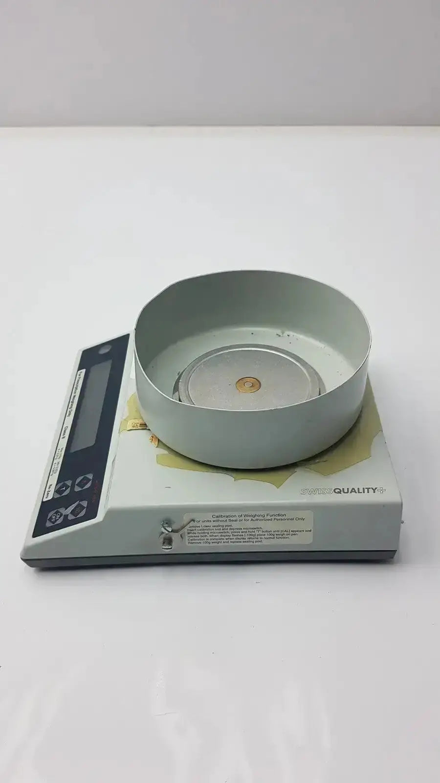 Gray metallic baker universal g-box12-33i weighing scale with circular platform and digital display for prescription weighing