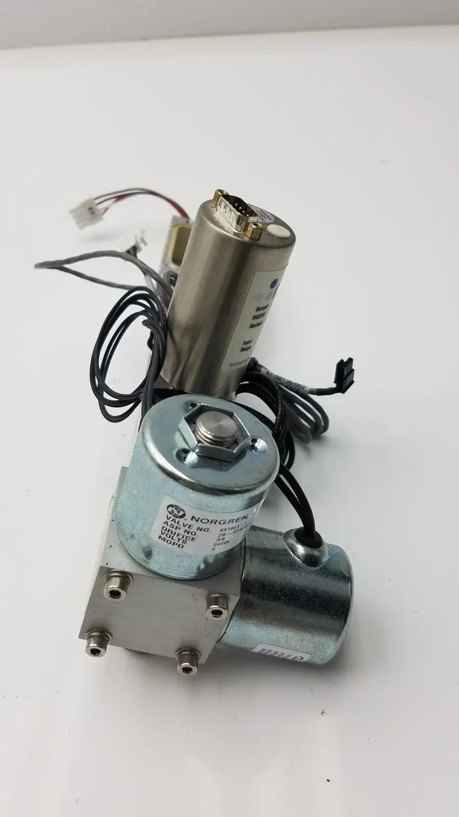 Baratron Pressure Transducer MKS 722A-25512 With Norgren Valve 6X1041-2