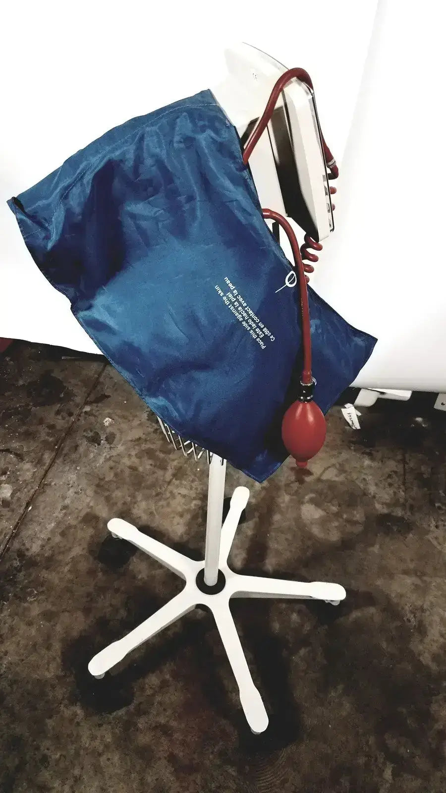 Baum Baumanometer Roll By Aneroid Sphygmomanometer Mobile BP Monitor Unit