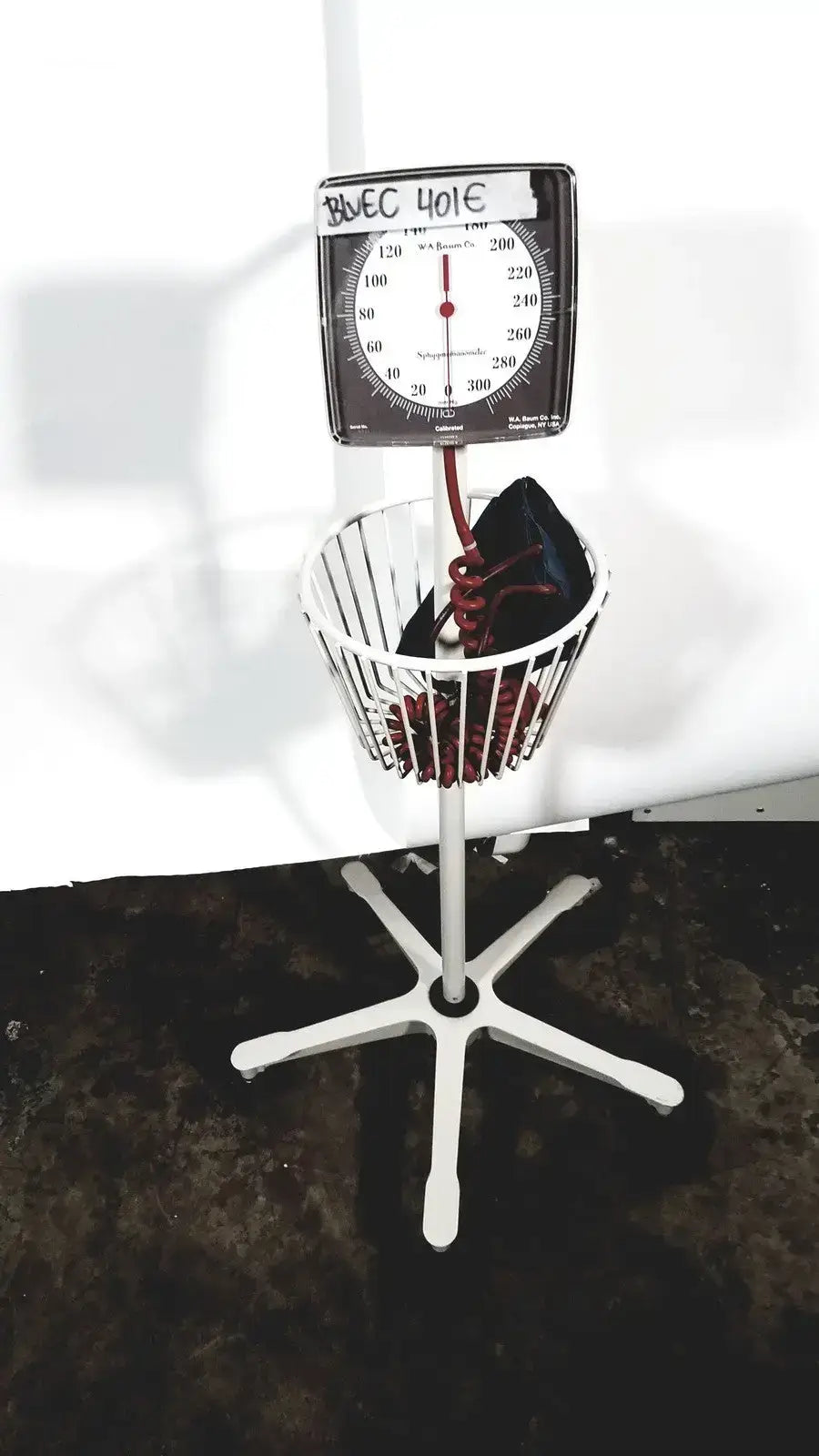 Baum Baumanometer Roll By Mobile Aneroid Sphygmomanometer Blood Pressure Unit