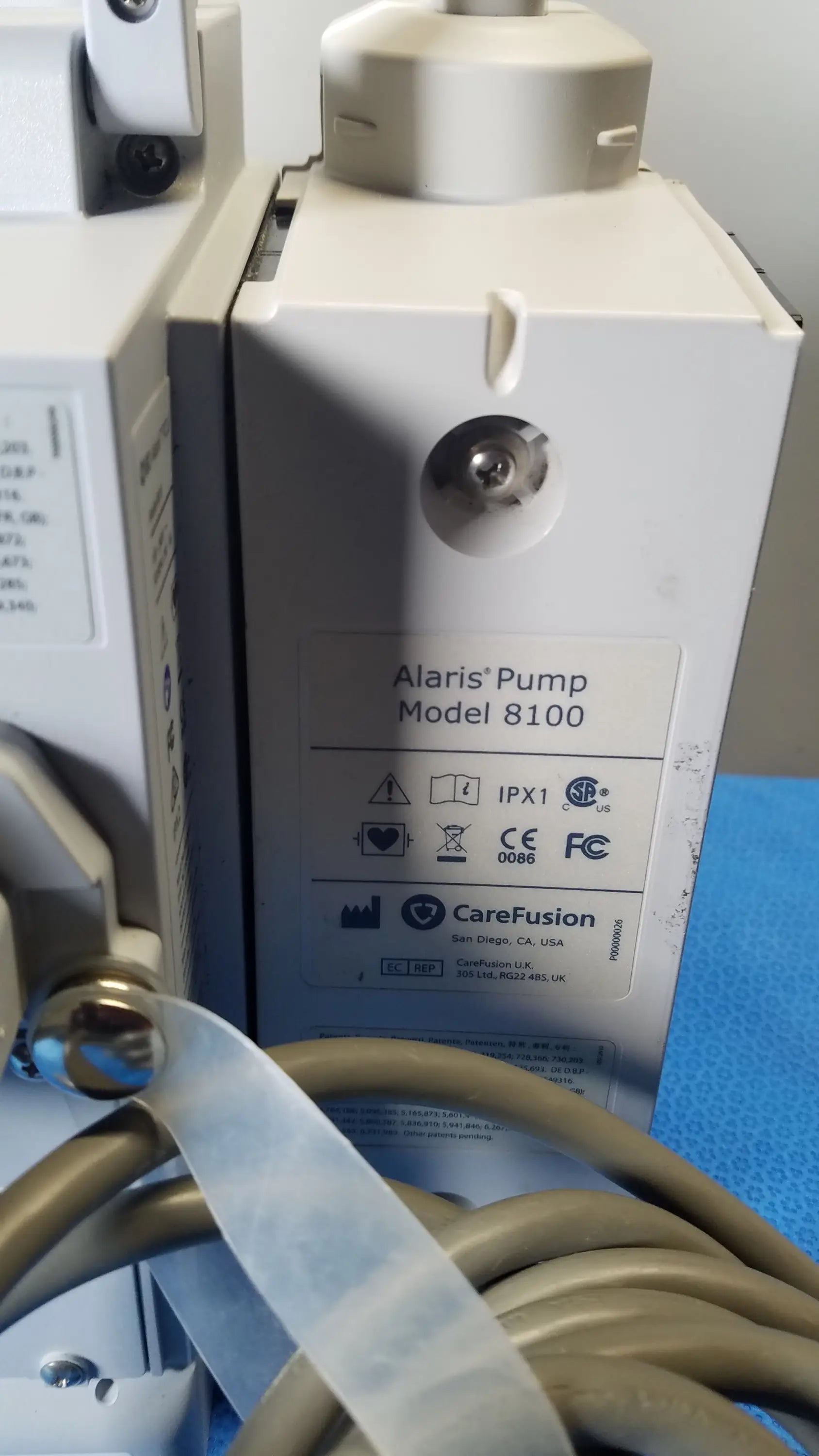 Bd alaris 8015 pc pump with white plastic 8100 modules featuring rounded top and labeled certification marks for modular infusion medical equipment