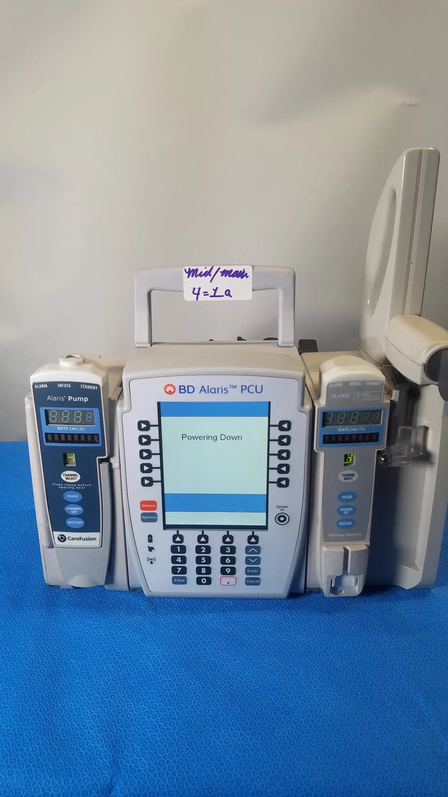 White bd alaris 8015 pc modular infusion pump with digital display and control buttons for medical equipment reuse