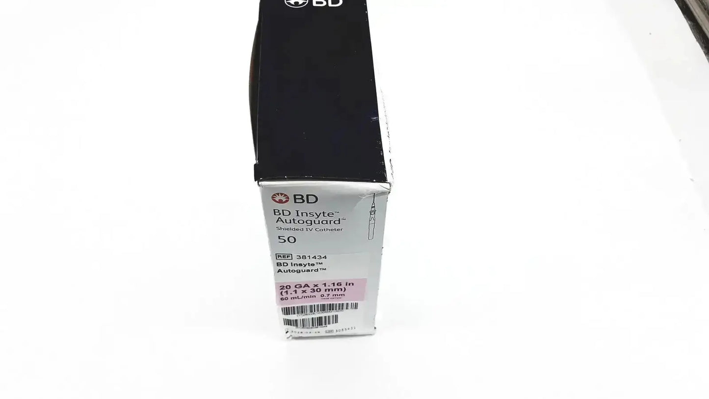 Black and white cardboard box of bd insyte autoguard 20 ga x 1.16 in iv catheter with 50 pack pre owned medical equipment